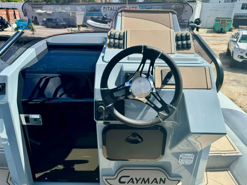 Slide: The Image of Steering console of the 2025 Ranieri CAYMAN 28 EXECUTIVE boat. - 10