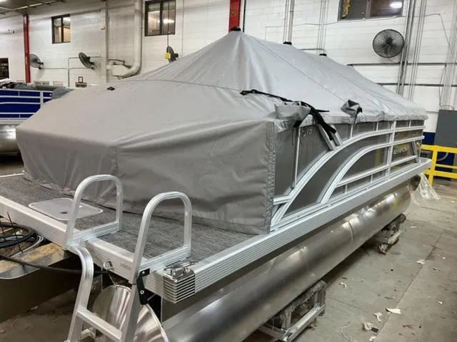 Slide: The Image of 2025 Bennington 188 SL Pontoon captain's chair with sleek design and comfortable seating. - 14