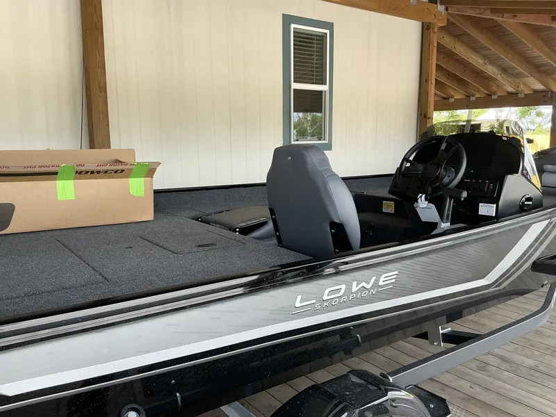 Slide: The Image of Lowe Skorpion 2025 - 4