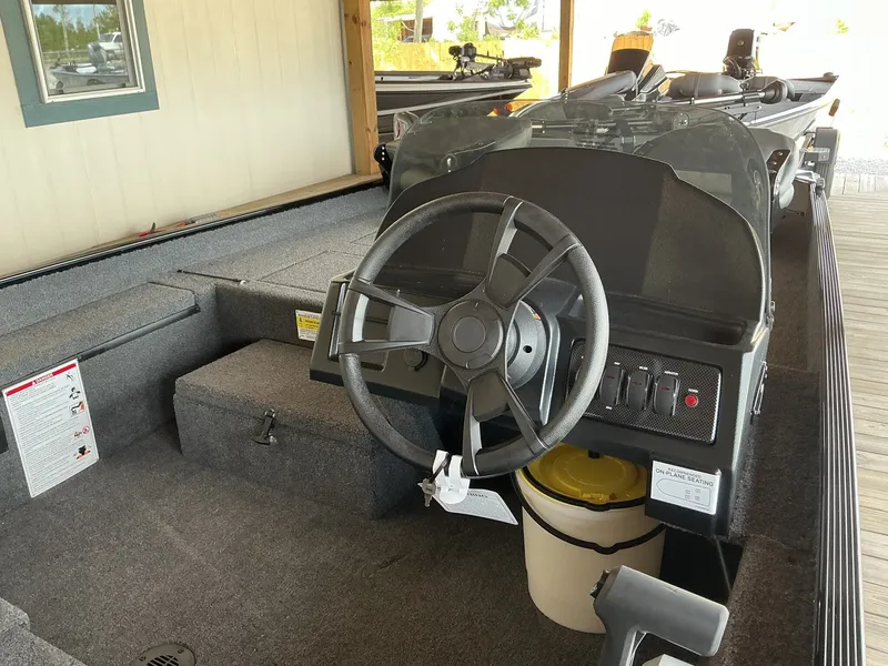 Slide: The Image of Lowe Skorpion 2025 - 6