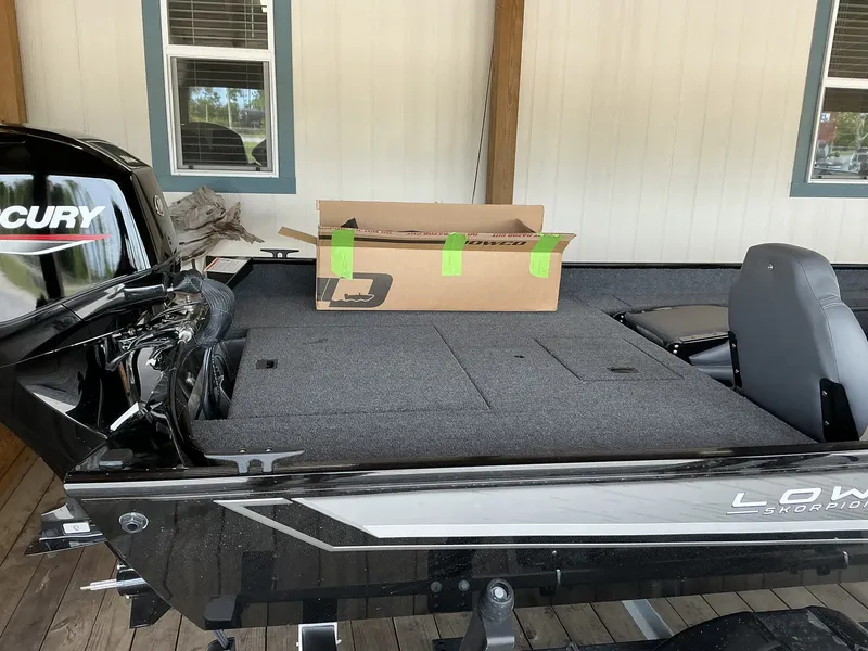 Slide: The Image of Lowe Skorpion 2025 - 7