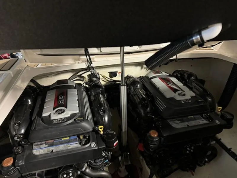 Slide: The Image of Sea Ray SLX 350 2022 - 15