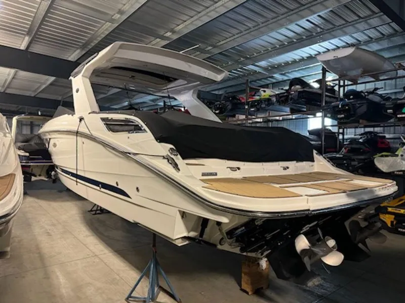 Slide: The Image of Sea Ray SLX 350 2022 - 3