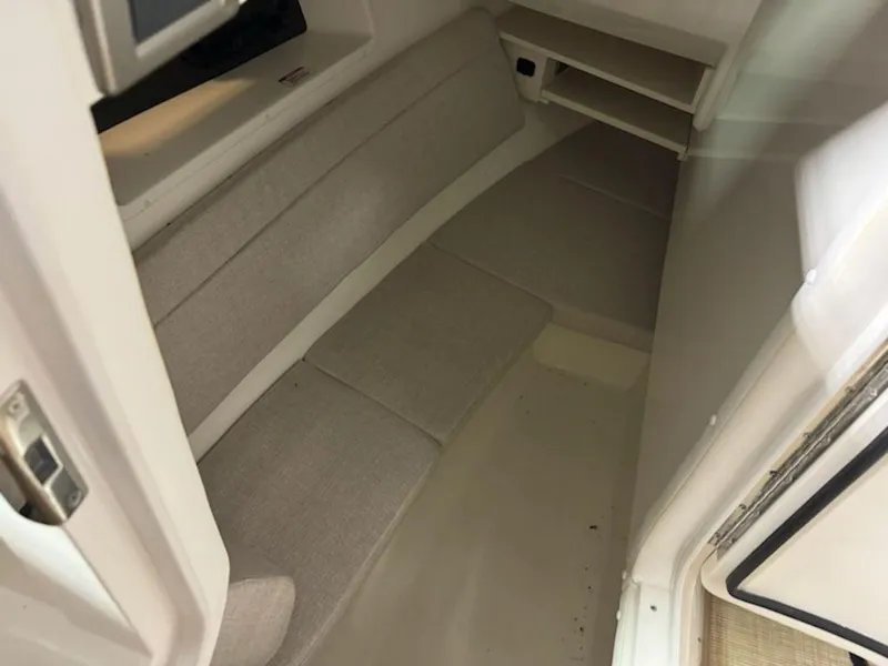 Slide: The Image of Sea Ray SLX 350 2022 - 6