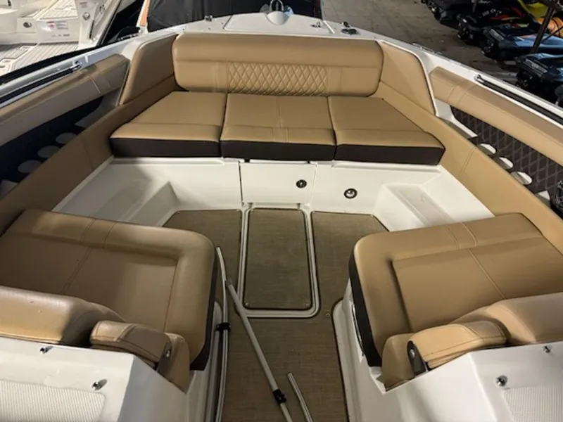 Slide: The Image of Sea Ray SLX 350 2022 - 8