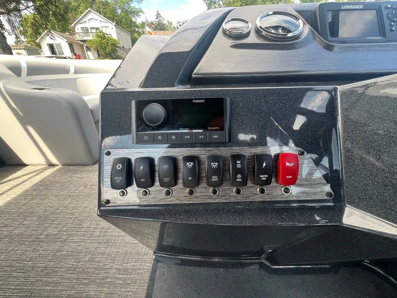 Slide: The Image of Crest Classic DLX 200 SLC 2024 - 24