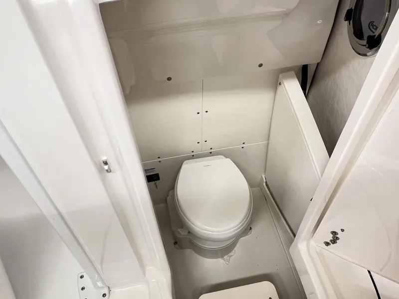 Slide: The Image of Robalo R250 Center Console 2025 - 7