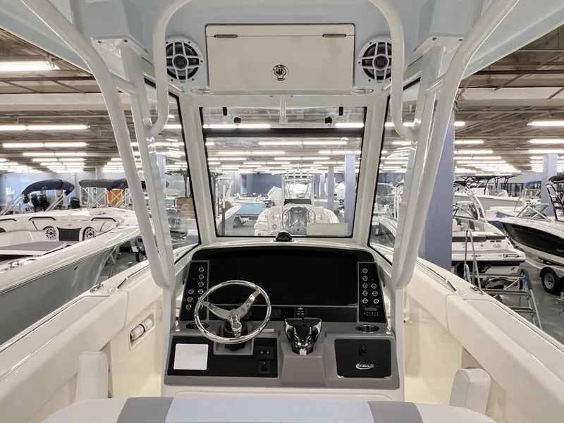 Slide: The Image of Robalo R250 Center Console 2025 - 8