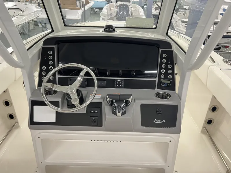 Slide: The Image of Robalo R250 Center Console 2025 - 9