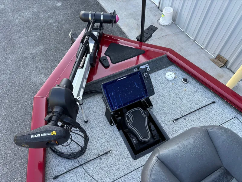 Slide: The Image of 2020 Tracker Pro Team 195 TXW Tournament Edition boat with Minn Kota trolling motor and fish finder. - 3