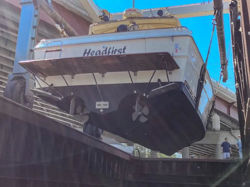 Slide: The Image of Sea Ray Express Cruiser 390 1983 - 37