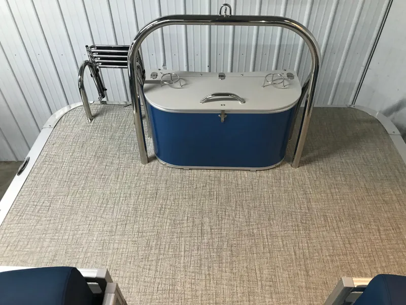 Slide: The Image of 2025 Avalon LSZ Quad Lounger interior with luxurious seating and modern design. - 25