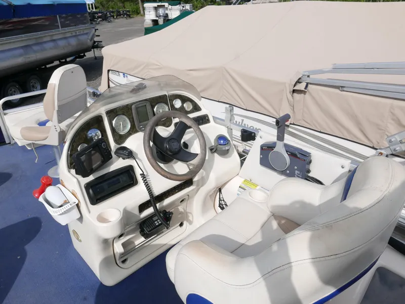 Slide: The Image of 2006 Sweetwater SW2222DF boat cockpit with steering wheel and control panel. - 8