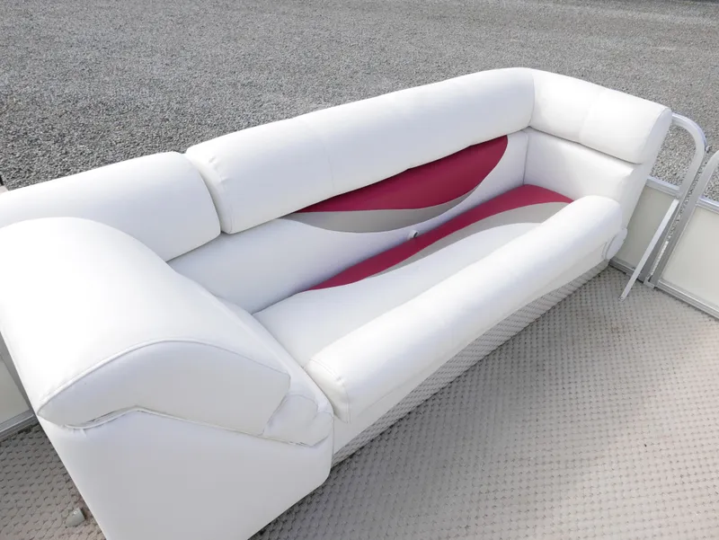 Slide: The Image of 2006 Odyssey Pontoons 525CTTI/O white and pink boat seating. - 4