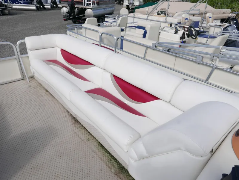 Slide: The Image of 2006 Odyssey Pontoons 525CTTI/O with white and red seating. - 5