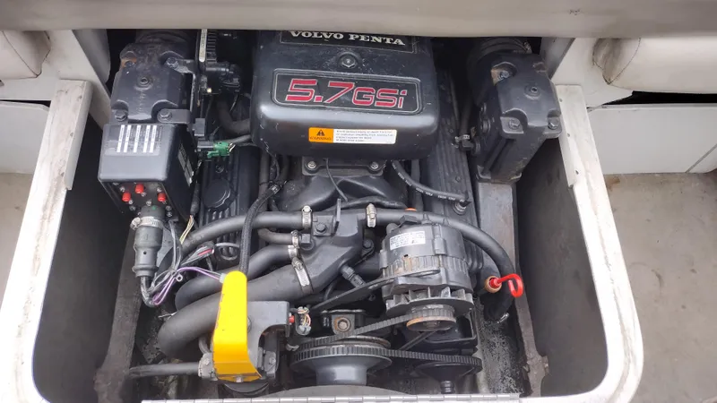 Slide: The Image of 1999 Four Winns 200 Horizon boat engine compartment with Volvo Penta 5.7 GSi engine. - 11