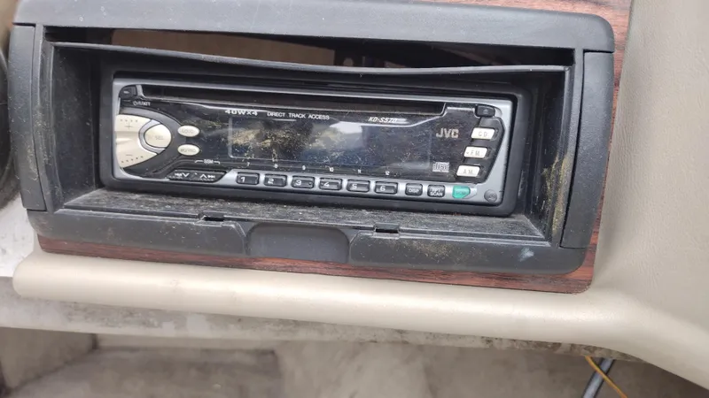 Slide: The Image of 1999 Four Winns 200 Horizon boat dashboard with JVC stereo system. - 15