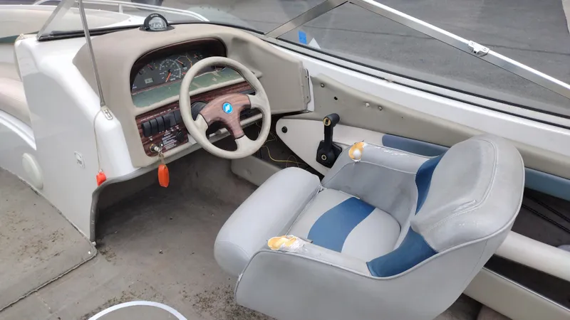 Slide: The Image of 1999 Four Winns 200 Horizon boat cockpit with steering wheel and captain's seat. - 17