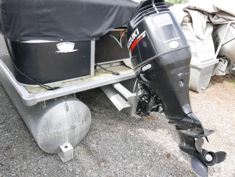 Slide: The Image of 2009 Sylvan Mirage 8520 Cruise pontoon boat with Suzuki outboard motor. - 3