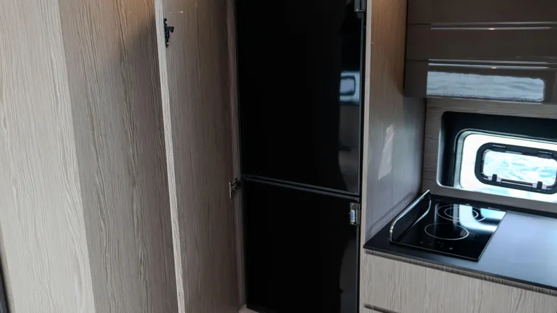 Slide: The Image of Azimut Atlantis 45 2023 - 100