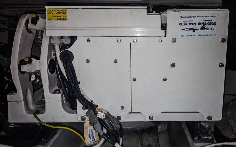 Slide: The Image of Azimut Atlantis 45 2023 - 105