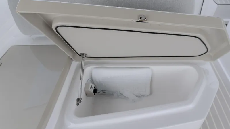 Slide: The Image of Azimut Atlantis 45 2023 - 51