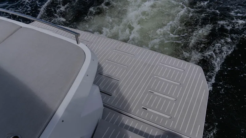 Slide: The Image of 2023 Azimut Atlantis 45 yacht's rear deck with water wake. - 8