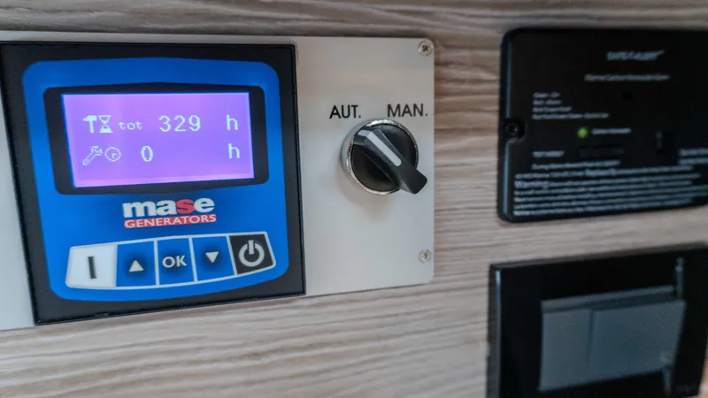 Slide: The Image of Azimut Atlantis 45 2023 - 87