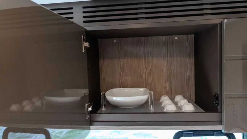 Slide: The Image of Azimut Atlantis 45 2023 - 98