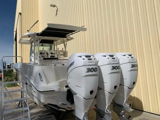 Slide: The Image of Boston Whaler 350 Outrage 2014 - 50