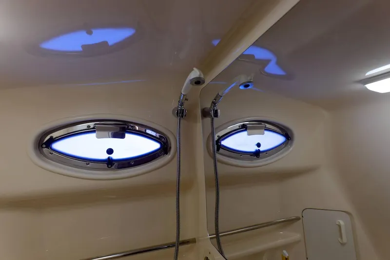 Slide: The Image of Sea Ray 340 Sundancer 2000 - 39
