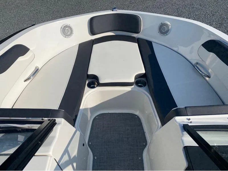 Slide: The Image of 2021 Bayliner VR6 Bowrider Outboard, spacious bow seating area with cup holders. - 4