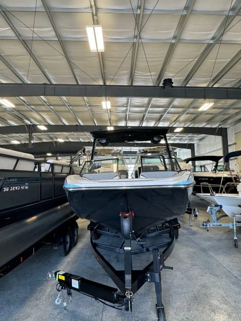 Slide: The Image of Tigé 22RZX 2023 - 1