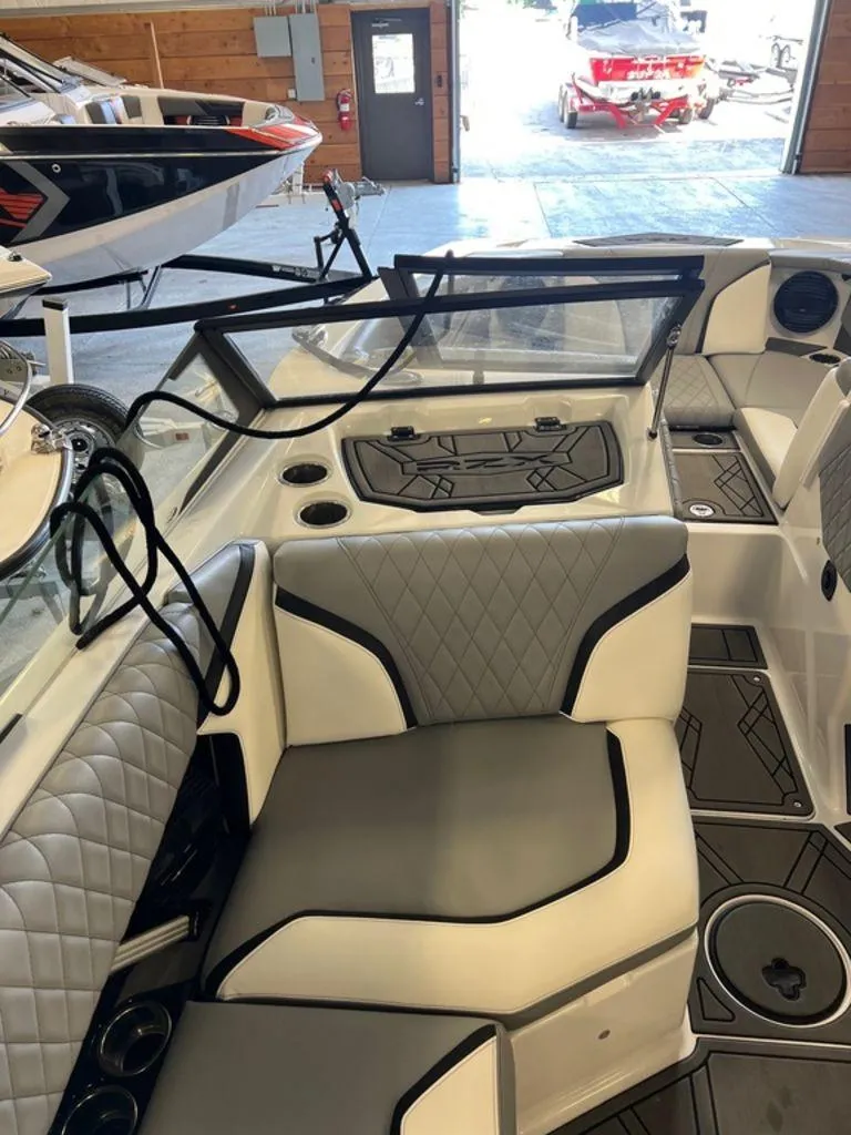 Slide: The Image of Tigé 22RZX 2023 - 10