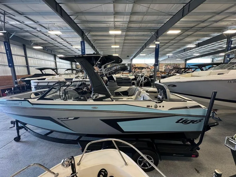 Slide: The Image of Tigé 22RZX 2023 - 3