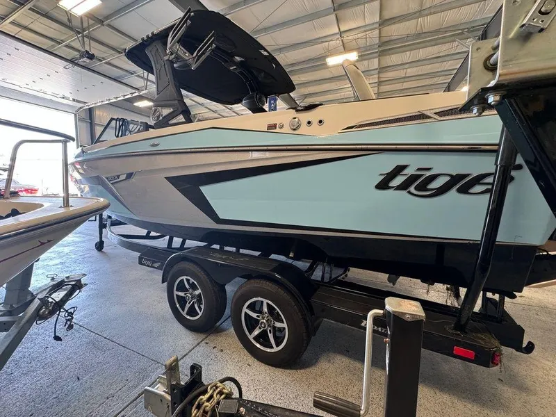 Slide: The Image of Tigé 22RZX 2023 - 4