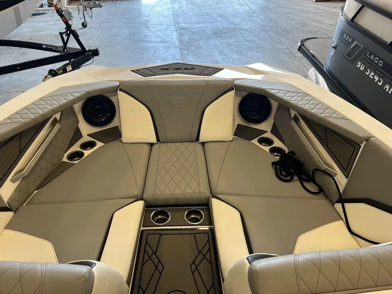 Slide: The Image of Tigé 22RZX 2023 - 8