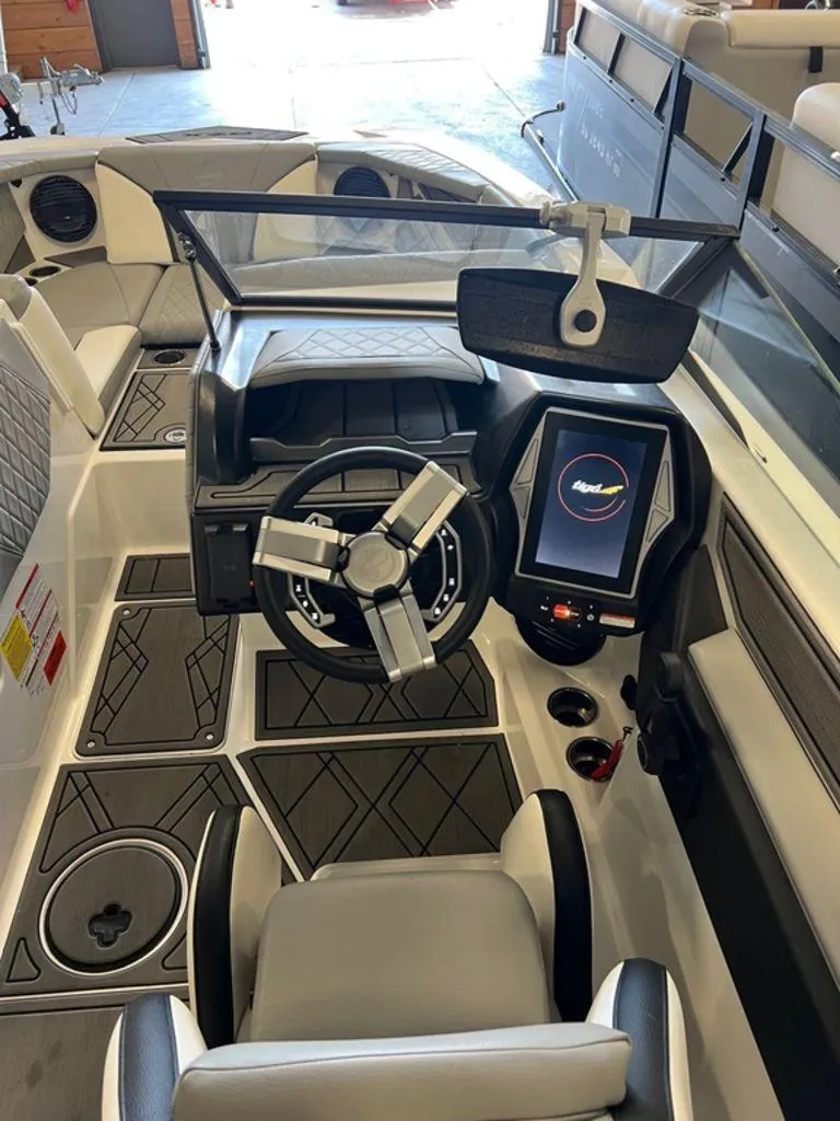 Slide: The Image of Tigé 22RZX 2023 - 9