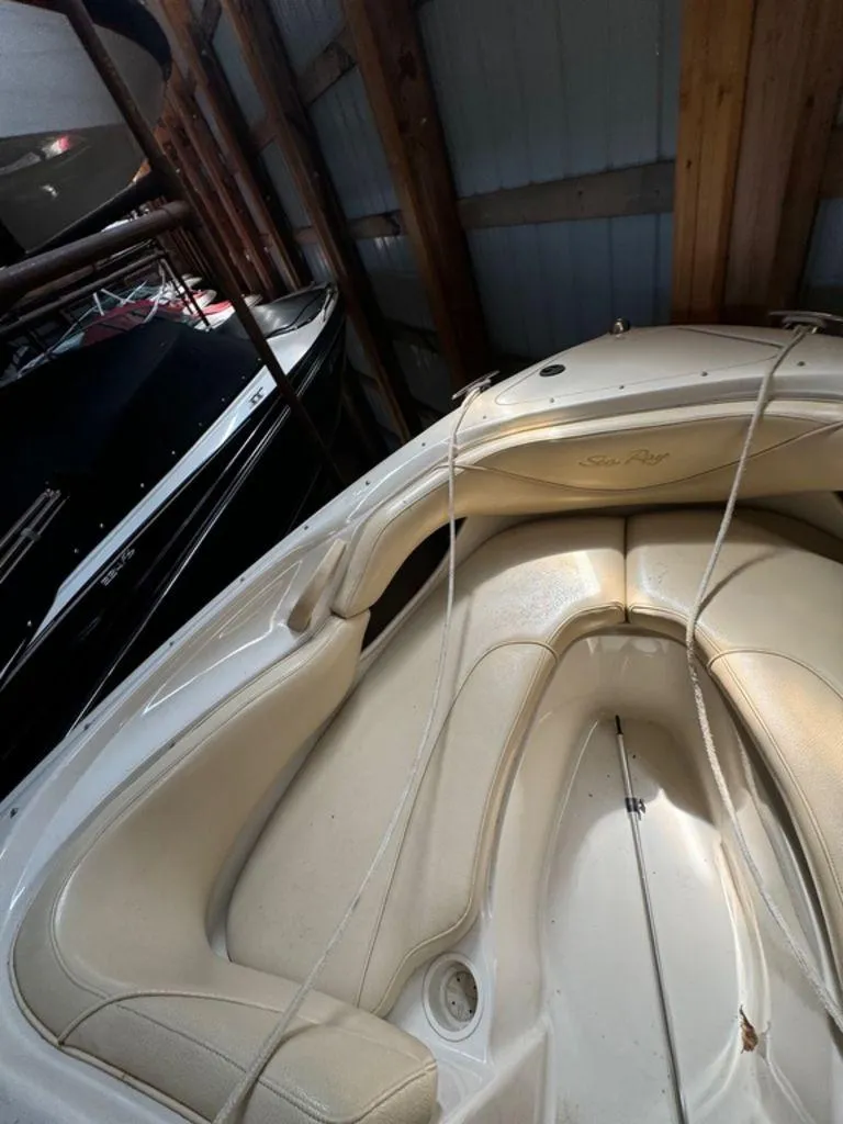 Slide: The Image of Sea Ray 210 2002 - 10