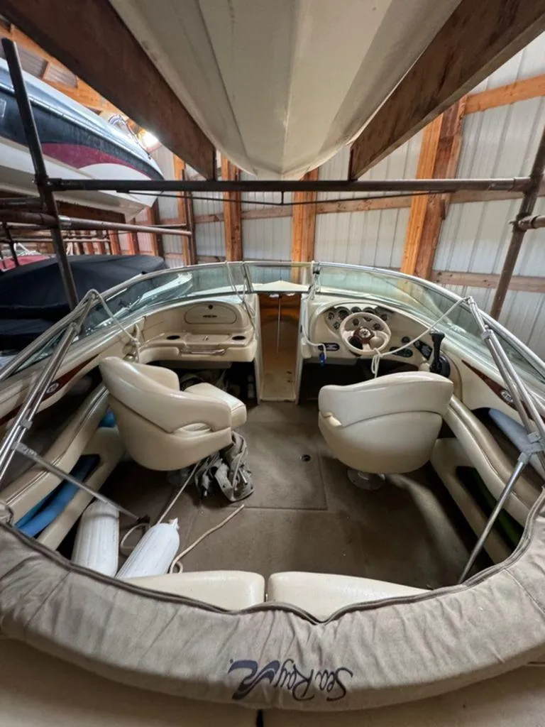 Slide: The Image of Sea Ray 210 2002 - 3