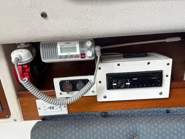 Slide: The Image of Boat radio and control panel on a 1999 Contour 34 SC. - 29