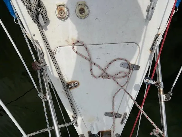 Slide: The Image of Deck of 1999 Contour 34 SC sailboat with ropes and fittings. - 36