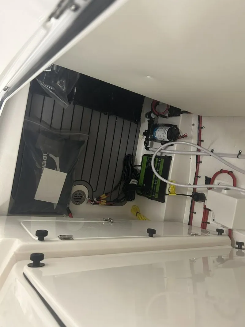 Slide: The Image of Tidewater 2410 Bay Max 2025 - 6