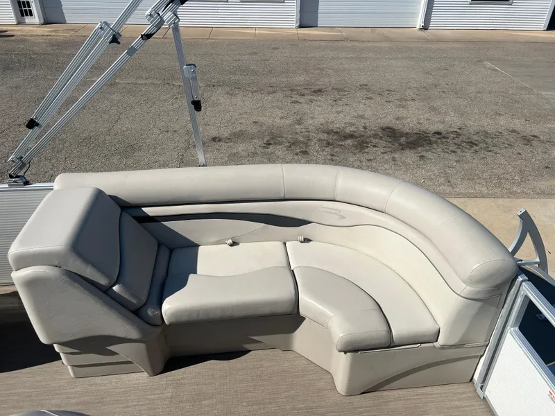 Slide: The Image of 2017 Bennington 24SPDX pontoon boat with beige seating. - 18