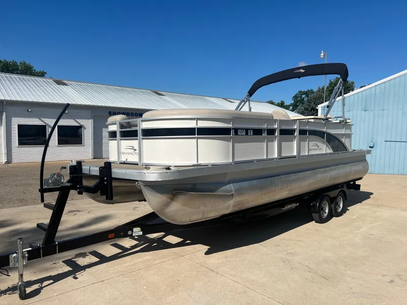 Slide: The Image of 2017 Bennington 24SPDX pontoon boat on a trailer outside a showroom. - 4
