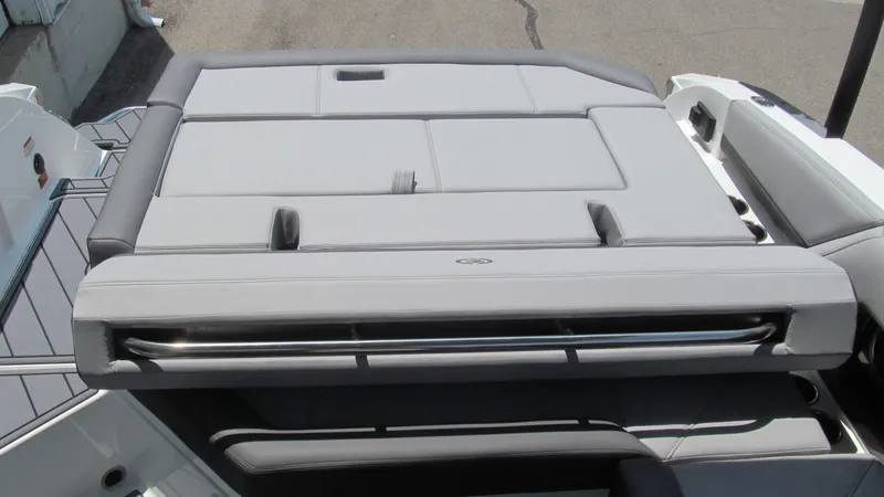 Slide: The Image of 2025 Cobalt R4 boat with spacious, cushioned sun deck. - 16