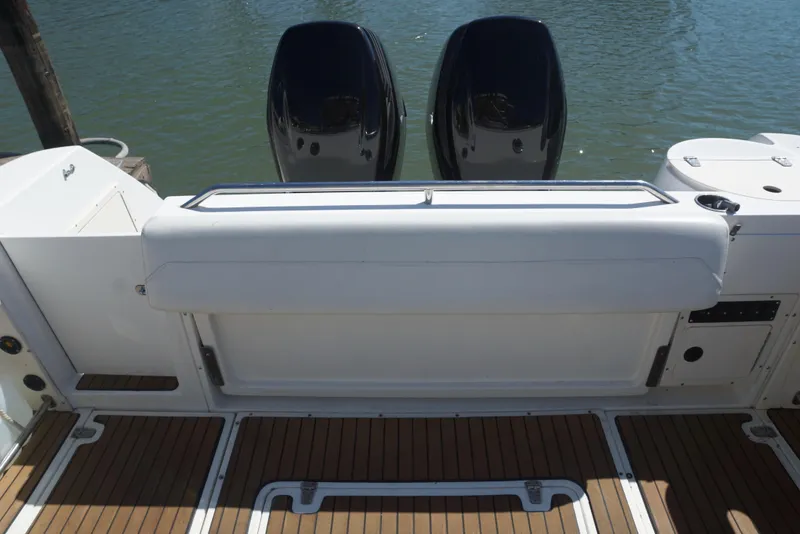 Slide: The Image of Boston Whaler 28 Outrage 2000 - 18