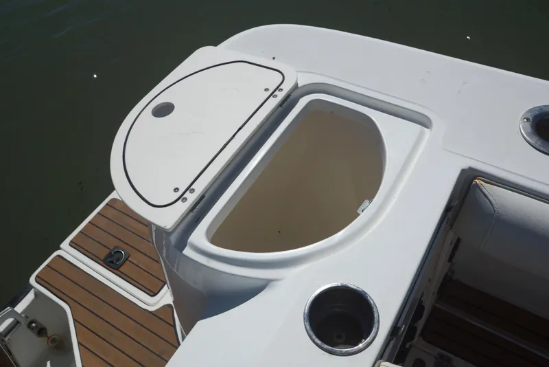 Slide: The Image of Boston Whaler 28 Outrage 2000 - 20