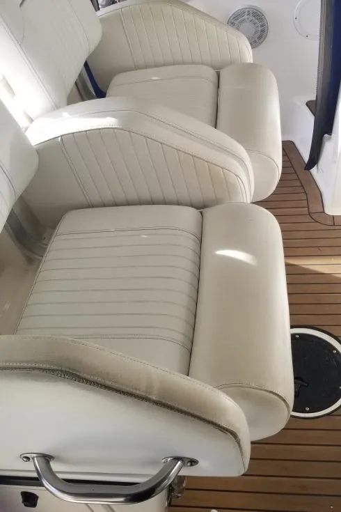 Slide: The Image of Boston Whaler 28 Outrage 2000 - 26