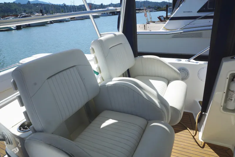 Slide: The Image of Boston Whaler 28 Outrage 2000 - 27